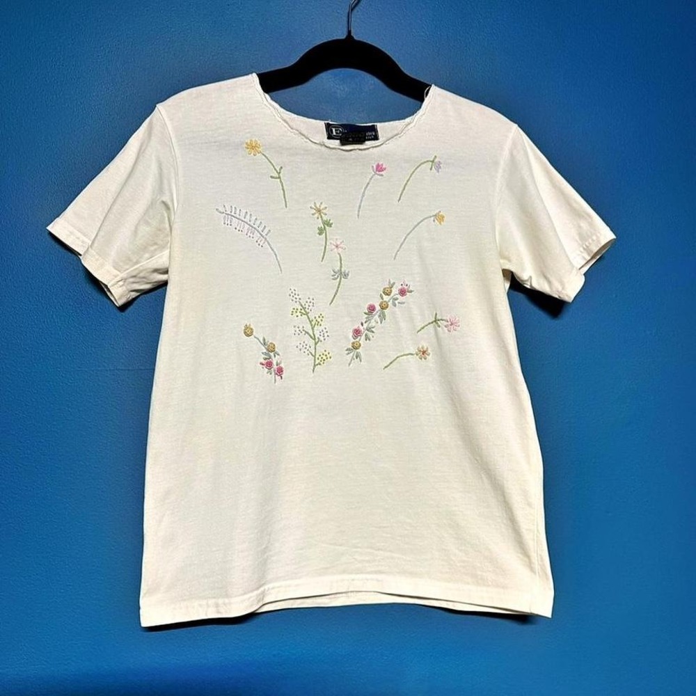 Vintage 90s Embroidered T Shirt Women's Size‎ Small White Floral Twee Boho Soft